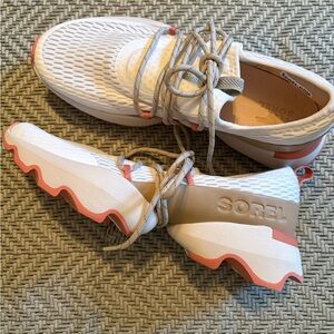 SOREL Kinetic Women's White & Peach Wave Sole Sneakers